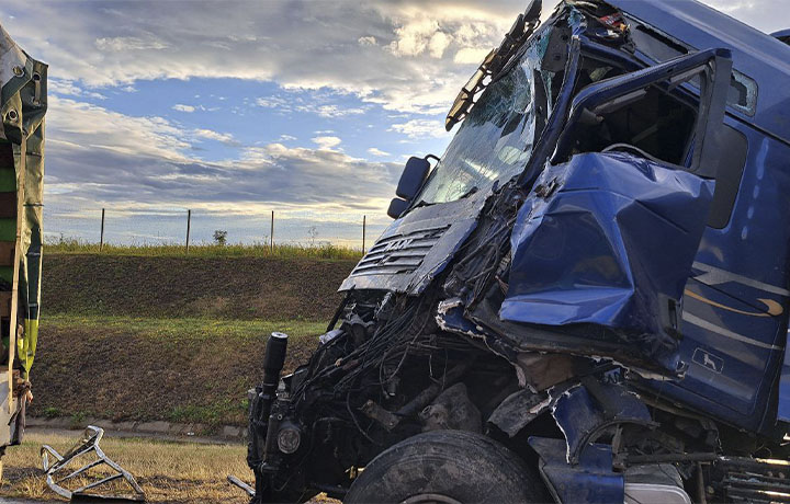 Два большегруза столкнулись на трассе М-4 «Дон» в Тульской области