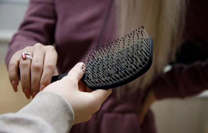 Кератин, протеин и натуральные масла: стилист по волосам рассказала, какой состав должен быть в уходовой косметике для кудрей