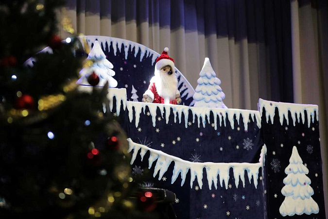 Губернатор Дюмин посетил новогоднее представление в новом ДК в тульском Дедилово