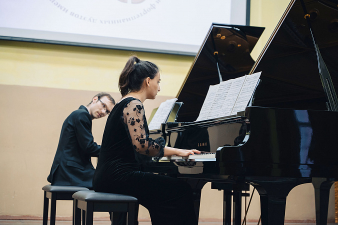 В Новомосковске проходит молодежный конкурс камерных ансамблей и фортепианных дуэтов