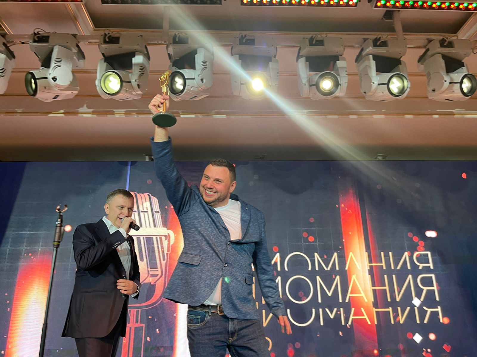 Алексей Дюмин поздравил ведущего ГК "Медиа Траст" с Золотым микрофоном "Радиомании"