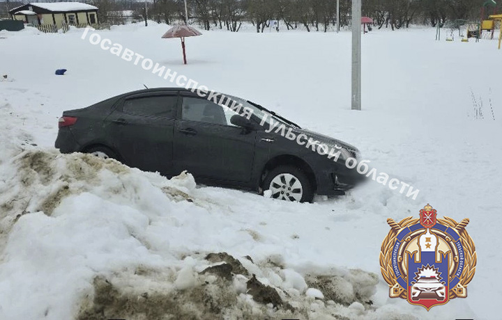 В Туле водитель Kia Rio сбил пешехода и съехал в кювет