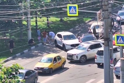 В Туле днем 8 июня произошло массовое ДТП