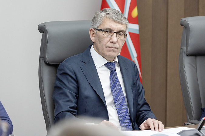 Губернатор Миляев поручил закупить автомобили в центры «Герой 71»