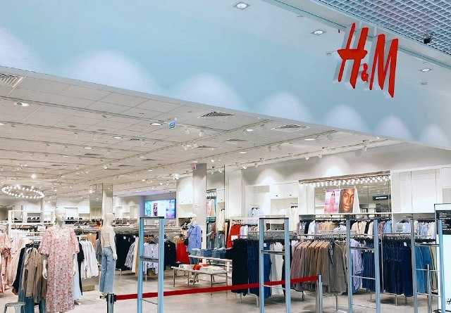 Магазин H&M в тульском ТРЦ «Макси» начал пускать людей порциями