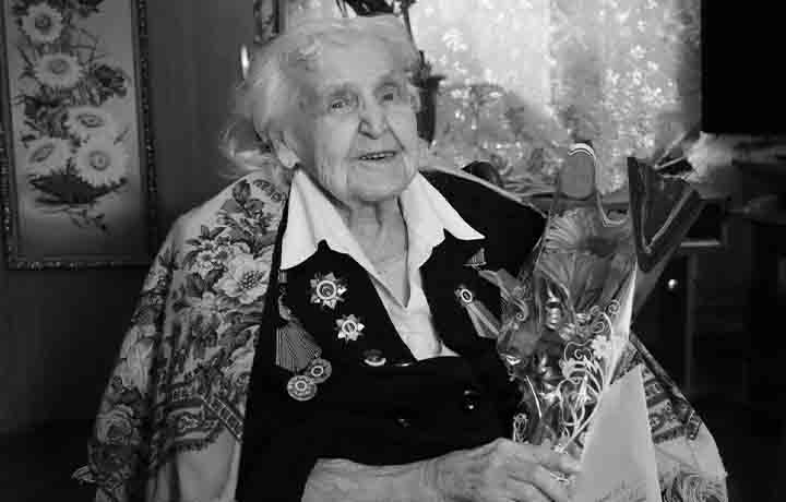 В Тульской области бабушка-ветеран скончалась через три дня после своего 100-летия