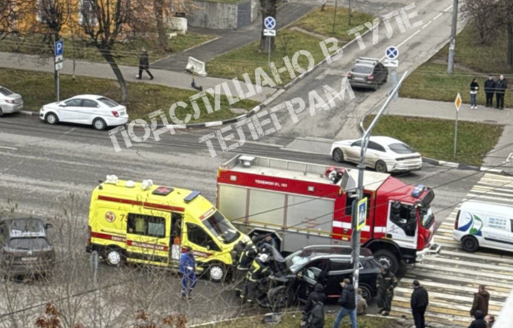 Два человека пострадали в ДТП на улице Фрунзе в Туле