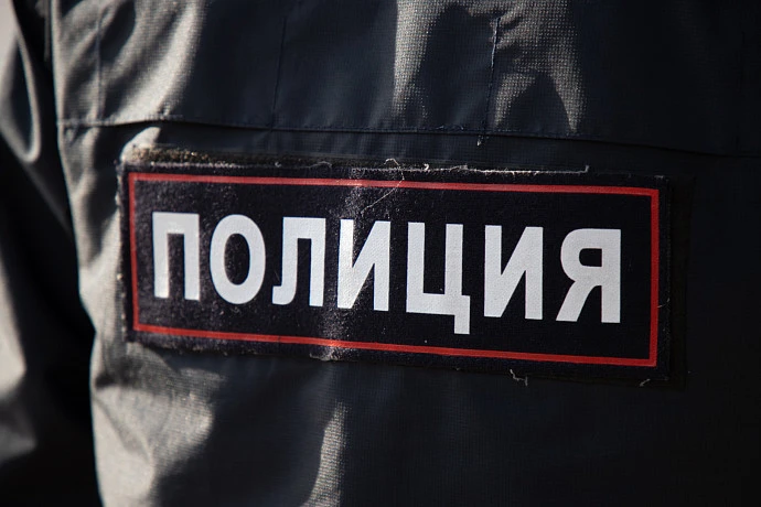 Житель Новомосковска украл беспроводные наушники из магазина техники в Узловой