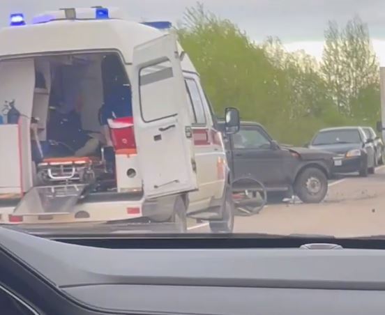 Пьяный водитель "Нивы" в Тульской области столкнулся с "Мерседесом" и сбил велосипедиста