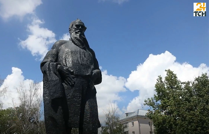 Яндекс и фонд Льва Толстого оцифруют два миллиона листов рукописей писателя