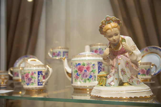 В Туле открылась выставка Дулевского фарфора