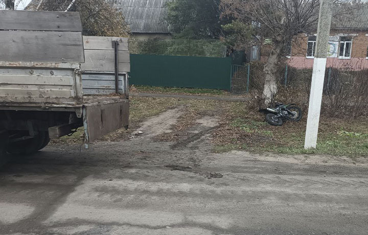 15-летний водитель опрокинулся на питбайке на дороге в Тульской области
