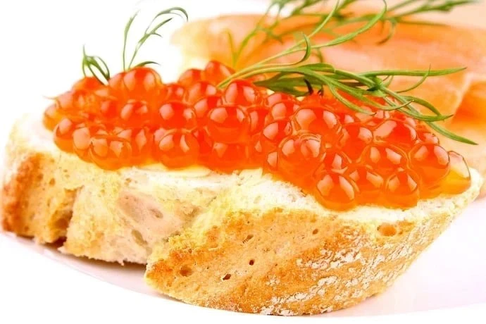 Эксперт рассказал, с какого возраста детям можно есть икру | ТСН24