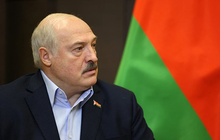Лукашенко заявил, что Россия была готова заключить невыгодный мир с Украиной
