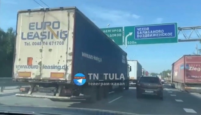 На трассе М-2 &quot;Крым&quot; в Тульской области образовался затор из грузовиков