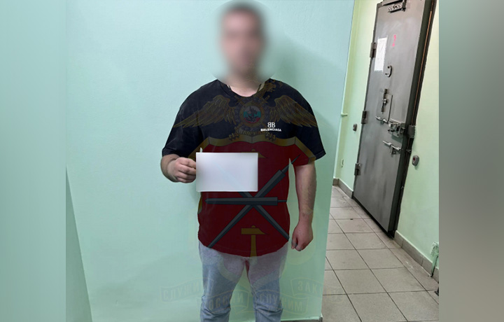 В Новомосковске рецидивист с ножом ограбил мужчину на 20 тысяч рублей