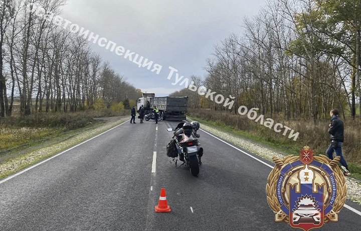 В Киреевском районе мотоциклист на Harley-Davidson столкнулся с грузовиком