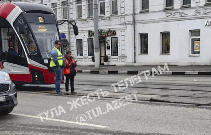 В Туле на улице Советской восстановлено движение трамваев после провала стыка рельсов