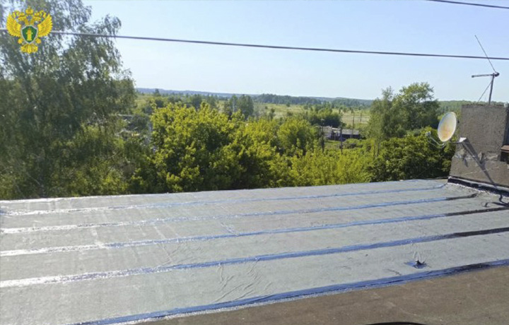 По требованию прокуратуры УК отремонтировала кровлю дома в поселке Узловского района