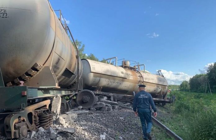 В Тульской области сошли с рельсов 12 вагонов поезда, есть погибший