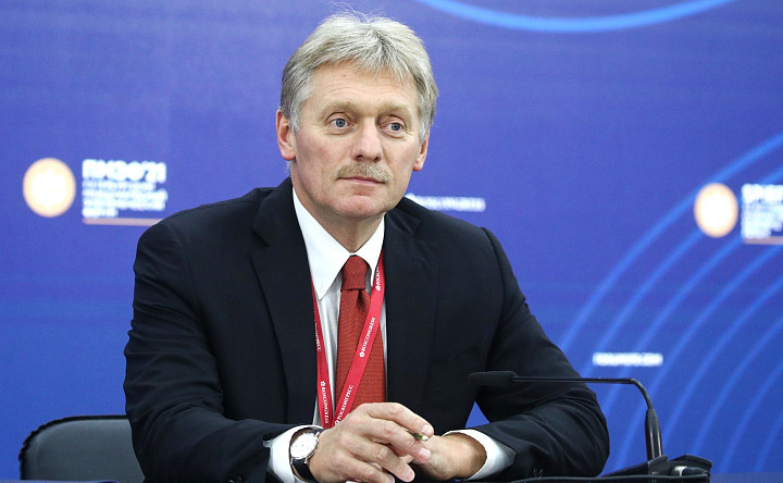 Песков заявил, что любой срочник может участвовать в СВО при подписании контракта