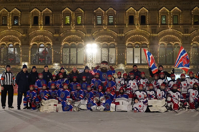 Тульские хоккеисты из &quot;Академии Михайлова&quot; сыграли в Москве на Красной площади