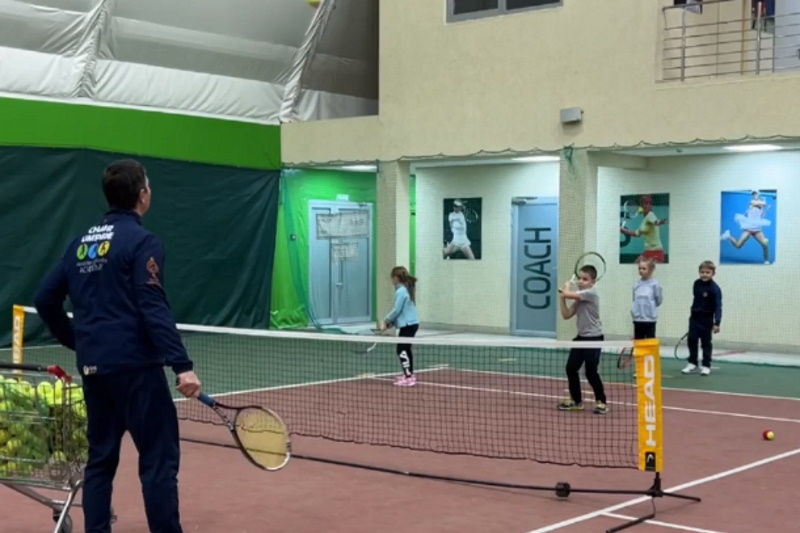 Каждое занятие по теннису в спортивной школе. Школа тенниса. Олимпиец школа тенниса занятия Новопеределкино. Теннис во дворе дома. Школа н 23 Тула.