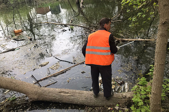 Спасатели расчищают русло реки Воронки в Туле