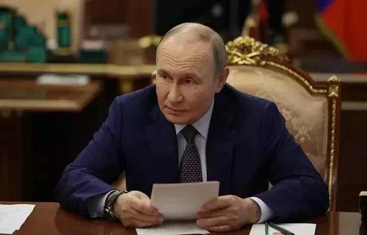 Путин подписал закон о защите имущества многодетных семей от взыскания за долги