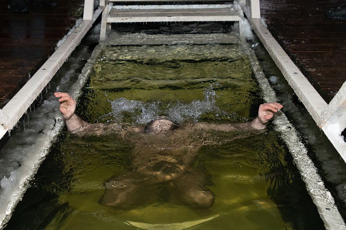 Тульский врач скорой помощи Шапошник рассказал, кому противопоказаны Крещенские купания