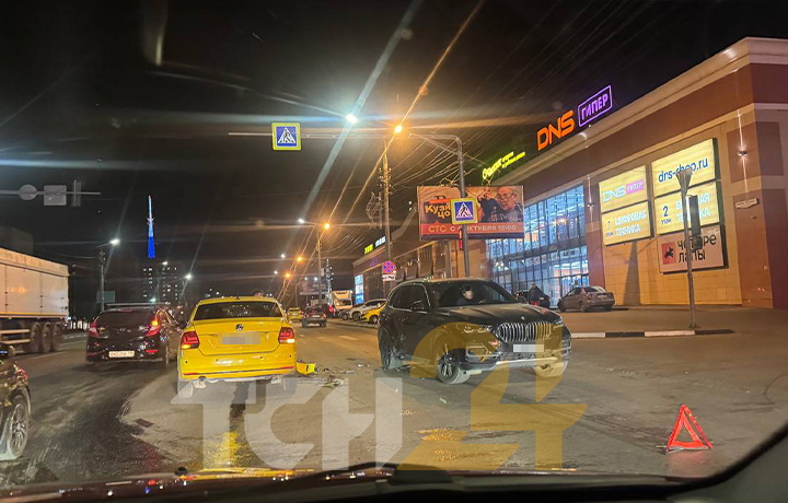 ДТП с участием такси произошло на проспекте Ленина в Туле