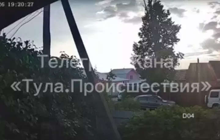 Жители по всей Тульской области сообщают о звуках взрывов и странных объектах в небе