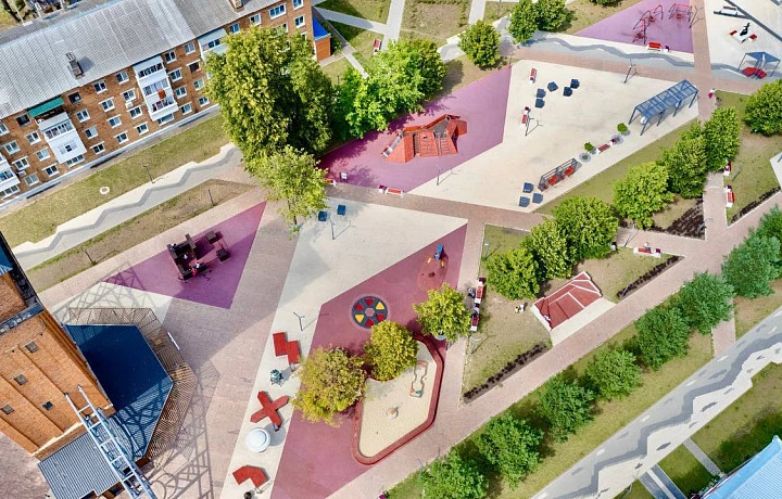 В подвале исторического здания в Туле обнаружили старинный подвал с советскими артефактами