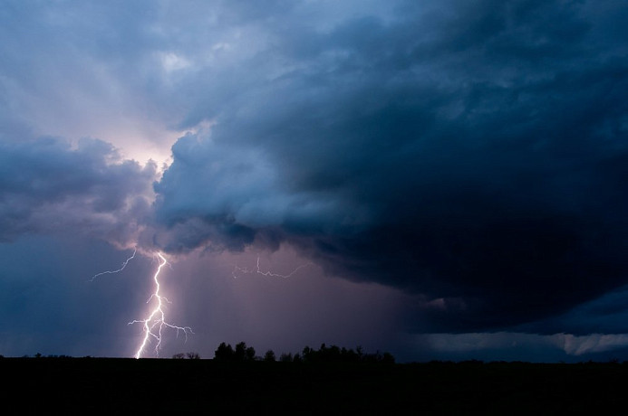 В Тульской области 25 июля объявлено метеопредупреждение из-за грозы и сильного ветра