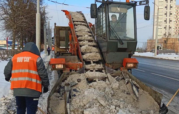 Более 700 кубометров снега вывезли с улиц Тулы 8 марта