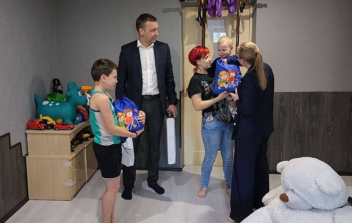 Детям из семей участников СВО передали подарки от тульского губернатора Алексея Дюмина
