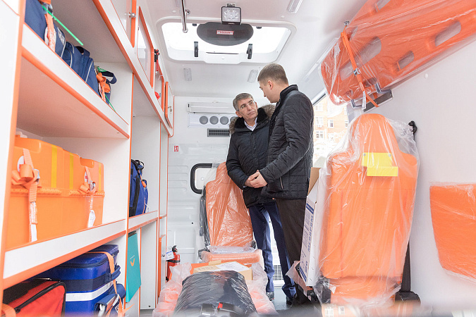 Тульскому центру медицины катастроф передали новые машины скорой помощи