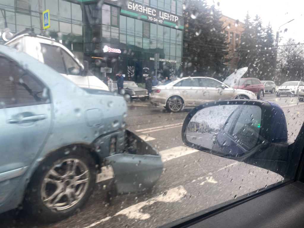 В Туле 31 декабря на улице Болдина произошло массовое ДТП