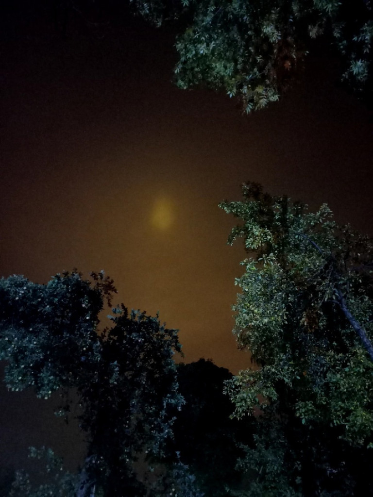 ﻿В Щекино местные жители заметили странную точку в небе