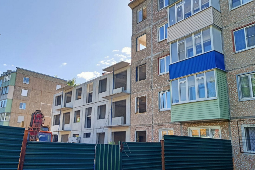 Сейчас в доме ведется восстановление кровли над вторым подъездом / Сергей Балтабаев Сейчас в доме ведется восстановление кровли над вторым подъездом / Сергей Балтабаев