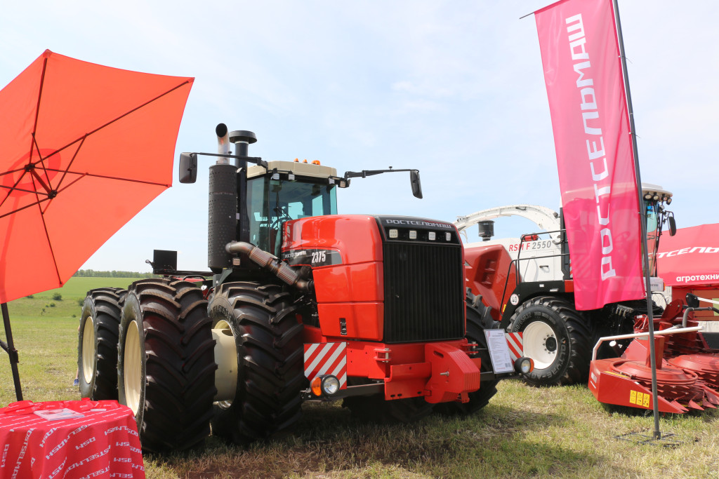 Трактор Ростельмаш 2375