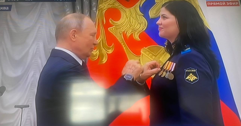 Путин вручил госнаграду тулячке Кристине Ким в Кремле в Международный женский день