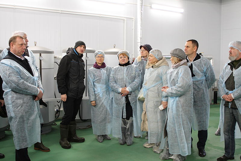 Депутаты Тульской областной Думы посетили сельхозпредприятие в Куркинском районе
