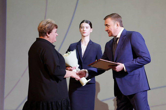 Губернатор Дюмин вручил награды лучшим тульским работникам избирательной системы