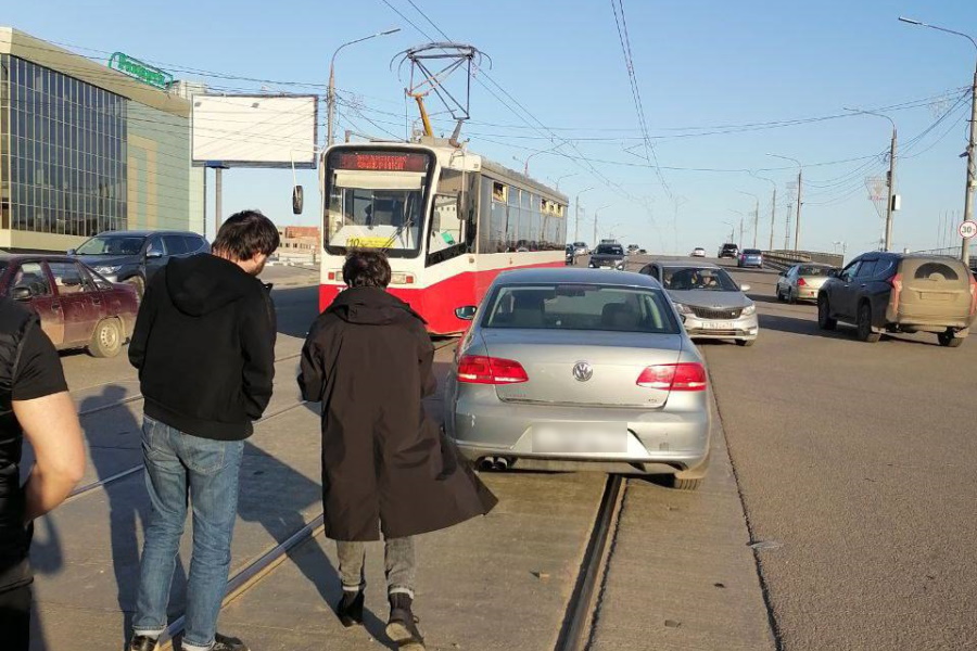 ДТП спровоцировало трамвайную пробку / «Едем по Туле»