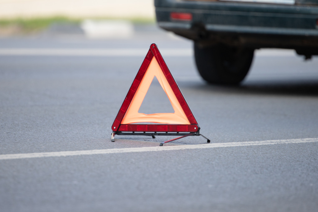 В случае ДТП или поломки на дороге, не забудьте выставить знак аварийной остановки / Тульская служба новостей 