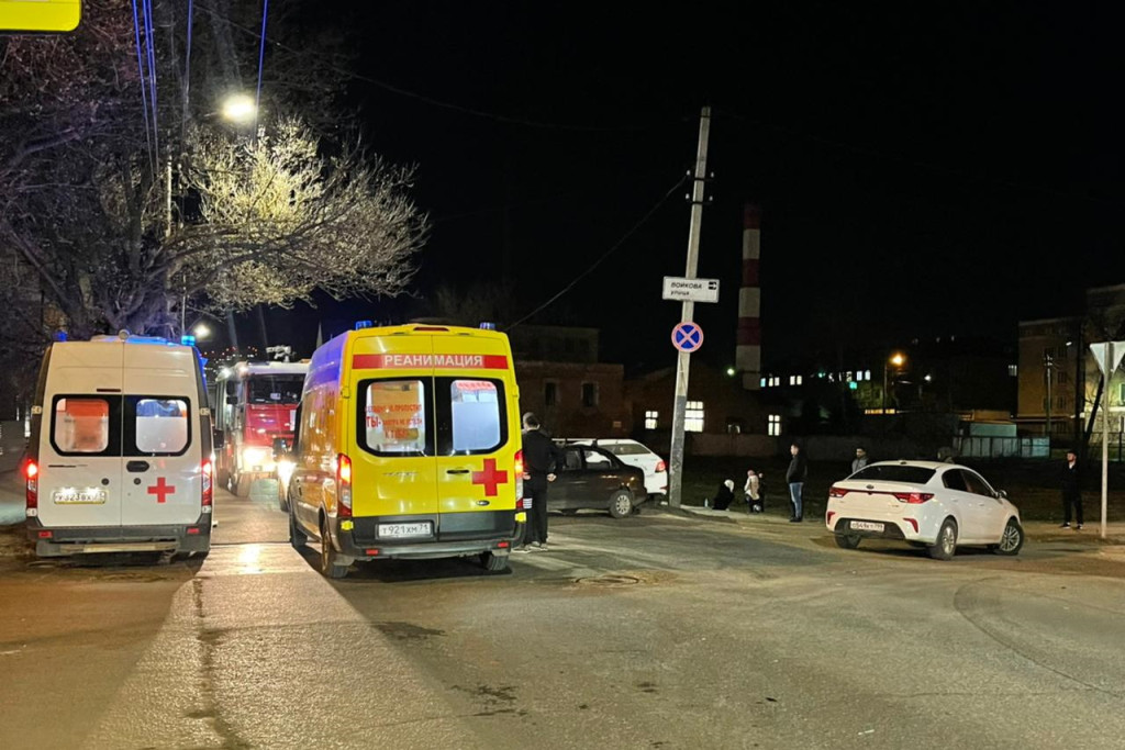 На улице Староникитской в Туле произошло серьезное ДТП с пострадавшими