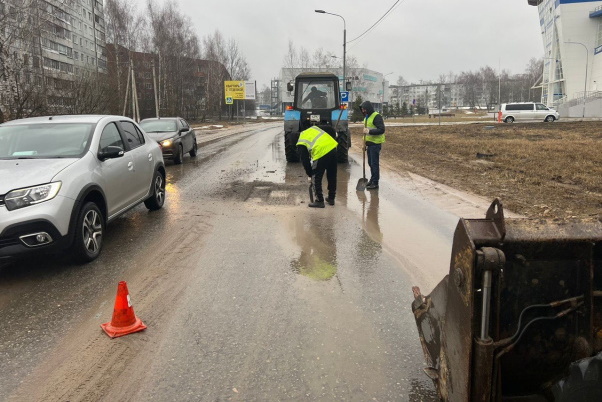 Продолжаются ремонтные работы на дорогах города / администрация Щекинского района