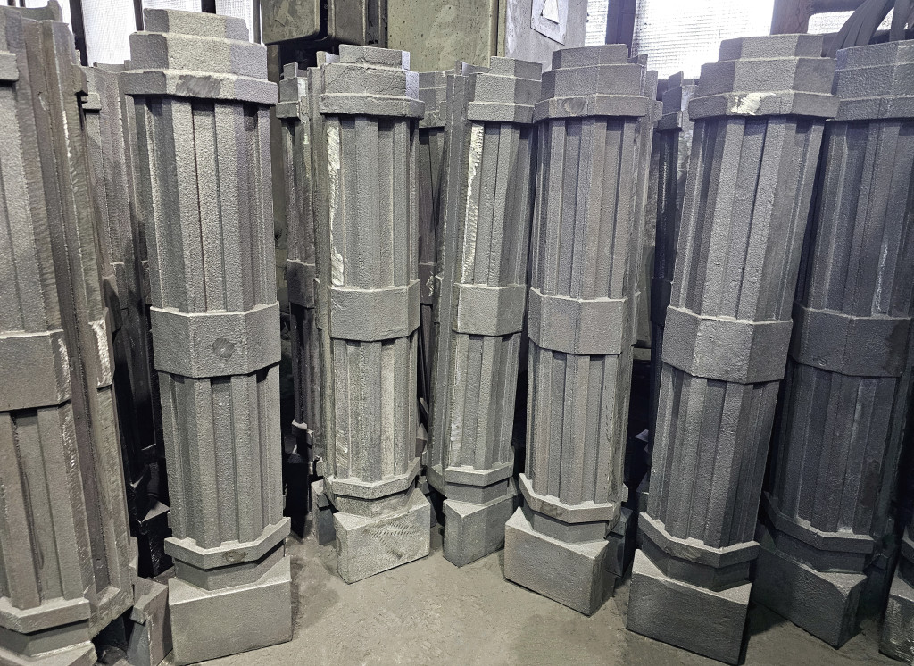 Заготовки стоек для перильных ограждений. Фото из литейного цеха КМЗ.jpg