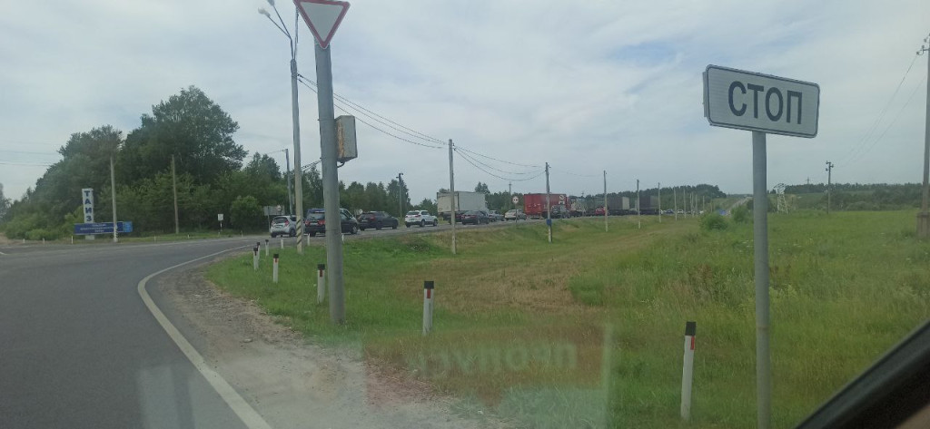 На пересечении дороги Тула-Алешня и Тула-Калуга образовалась пробка